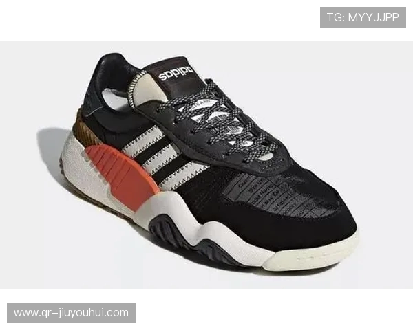 从足球辣妹到时尚风潮探秘她自创衣服品牌的魅力与成长之路 从足球辣妹到时尚风潮探秘她自创衣服品牌的魅力与成长之路